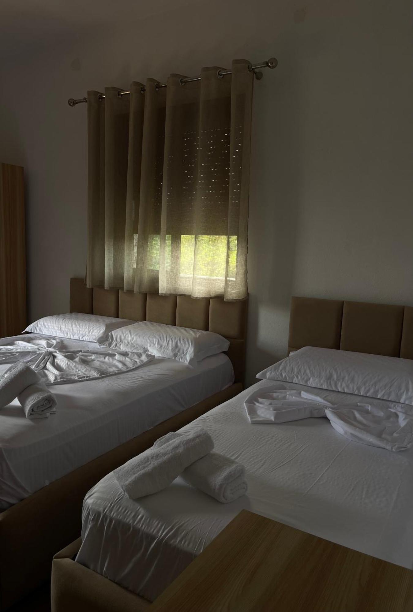 Prela'S Rooms Shkodër Esterno foto