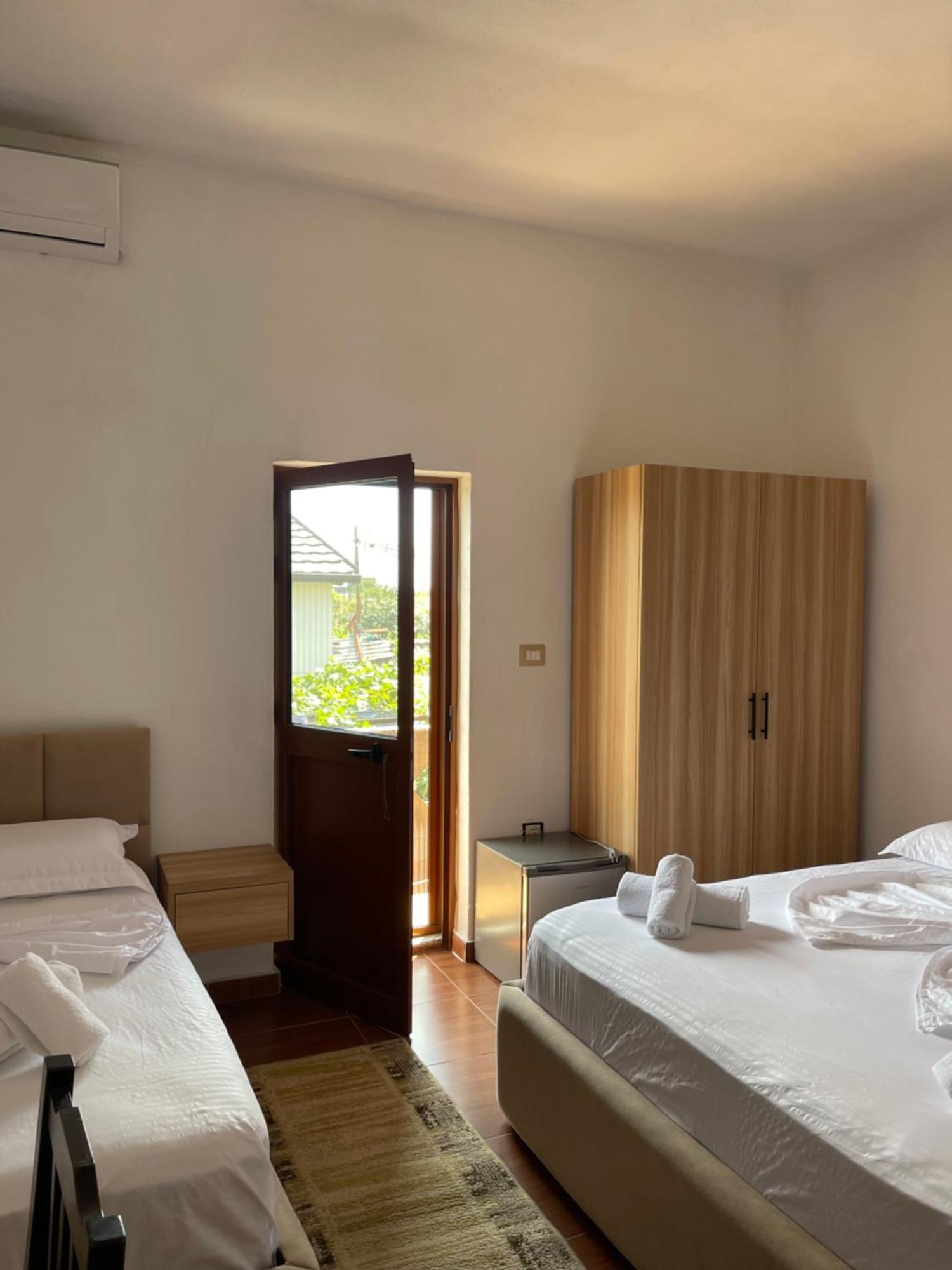 Prela'S Rooms Shkodër Esterno foto