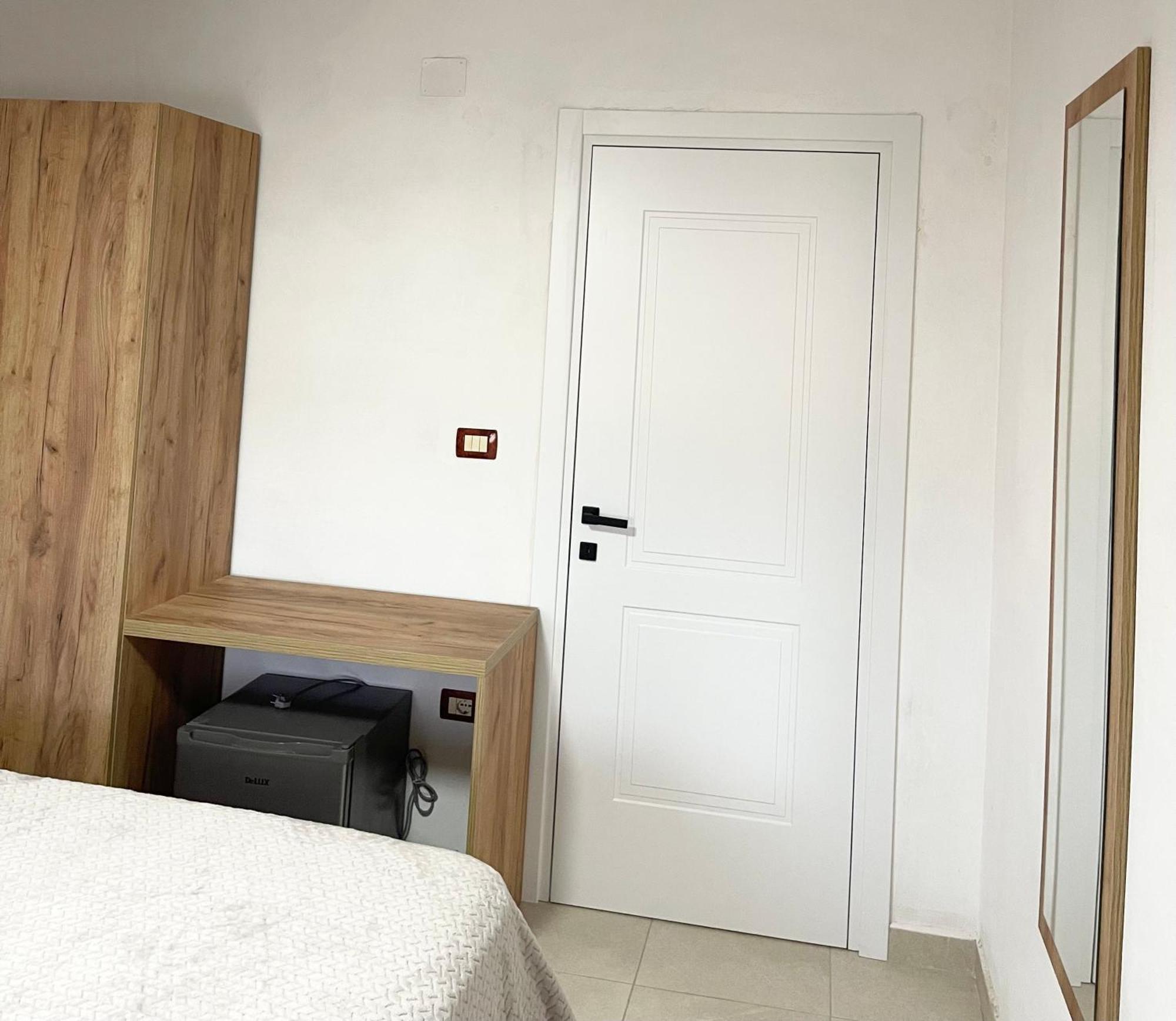 Prela'S Rooms Shkodër Esterno foto